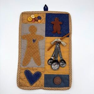 VTG Hand Quilted Wall Hanging 8x12 Gingerbread Man Hearts Buttons Kitchen Decor